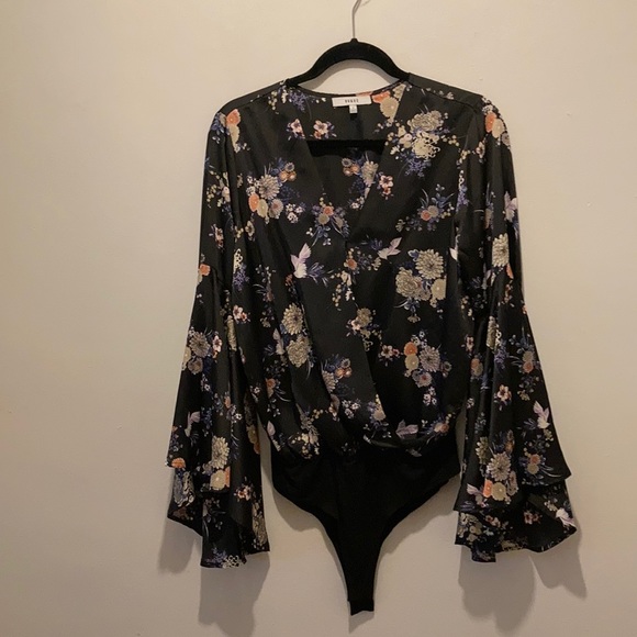 Beautiful Bodysuit - Picture 2 of 8